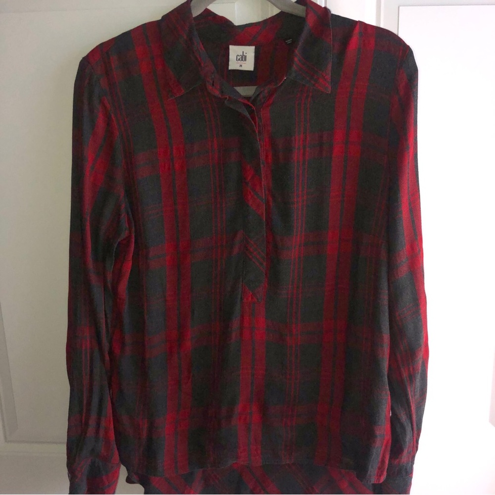 Cabi Cunningham Top Shirt Size Medium Plaid Red Gray Popover‎ Hi Low Hemline